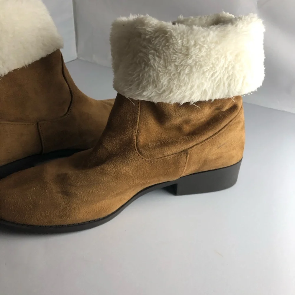 Maurices Faux fur ankle boots Fold Over Women’s size 11 Tan Side Zipper‎ EUC